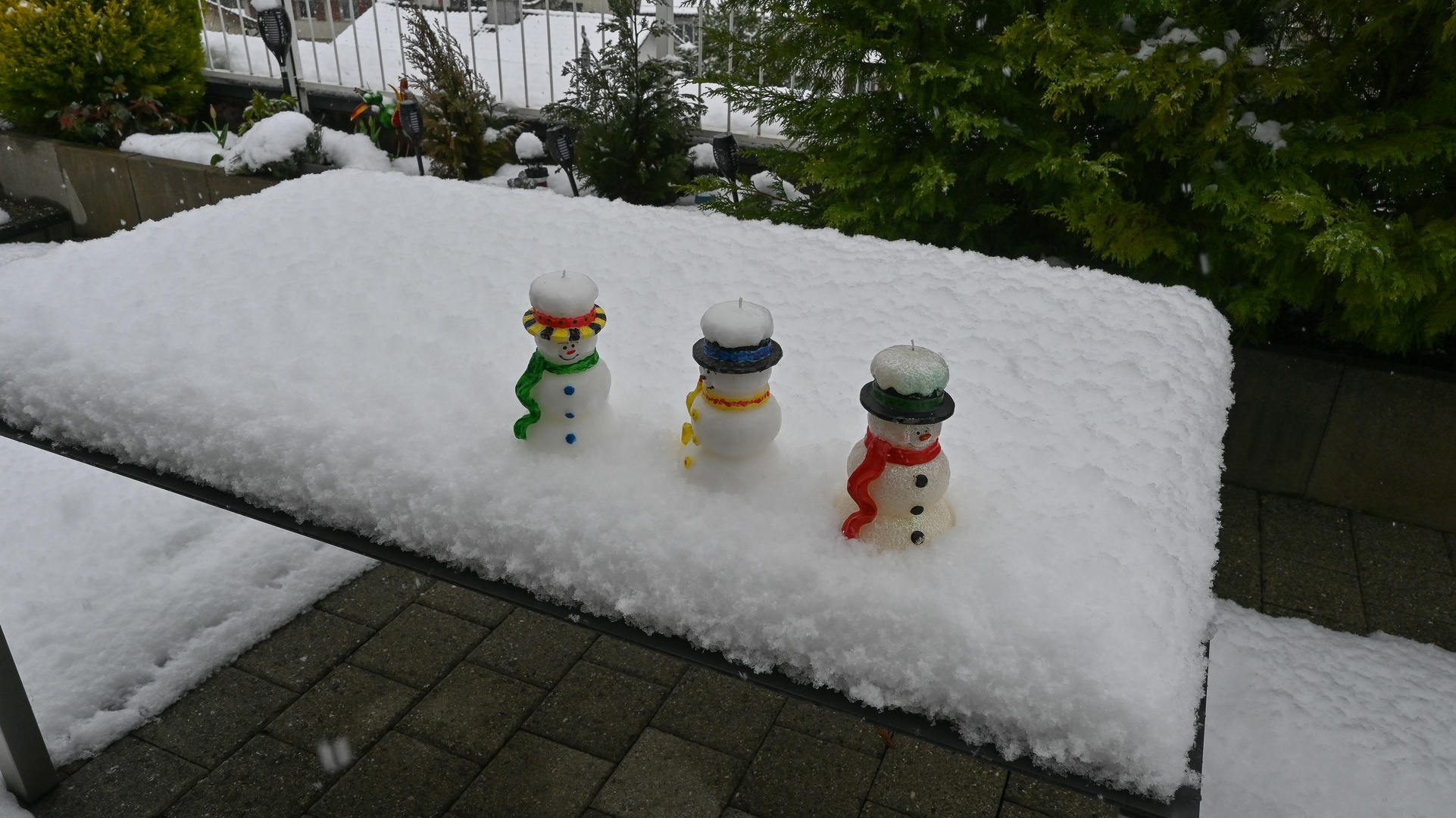 Drei Männer im Schnee