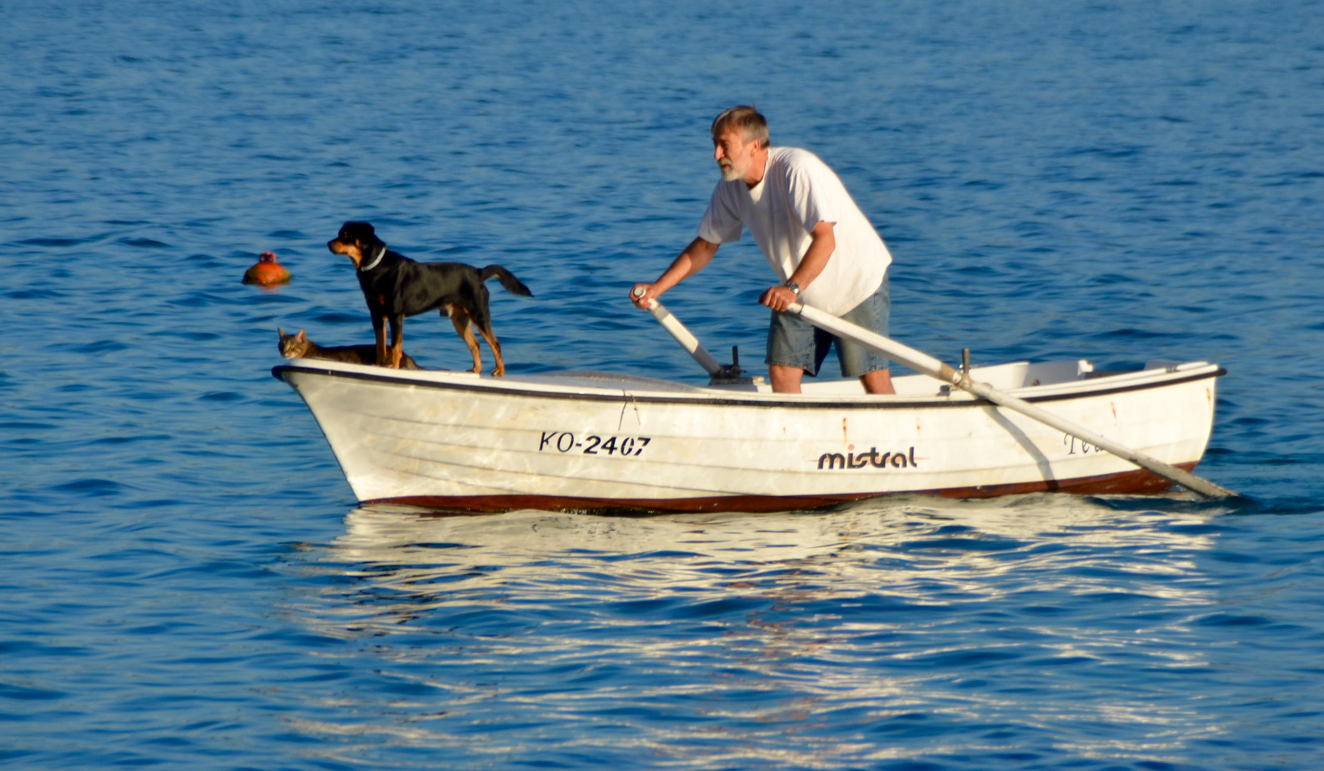 Drei Mann in einem Boot