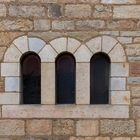 Drei Rundbogenfenster / Three arched windows