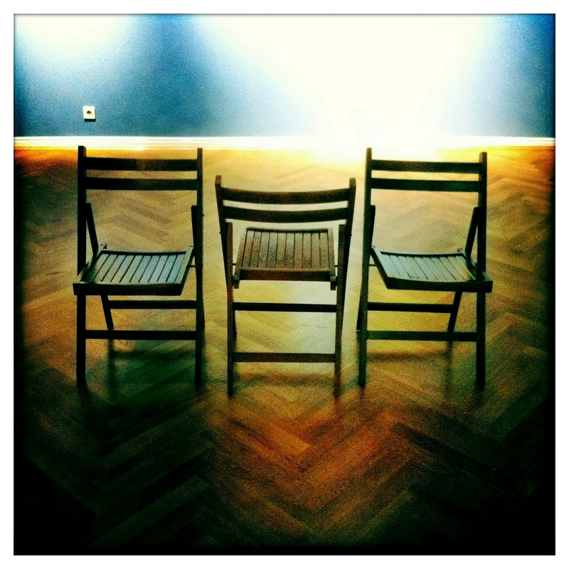 drei Stühle