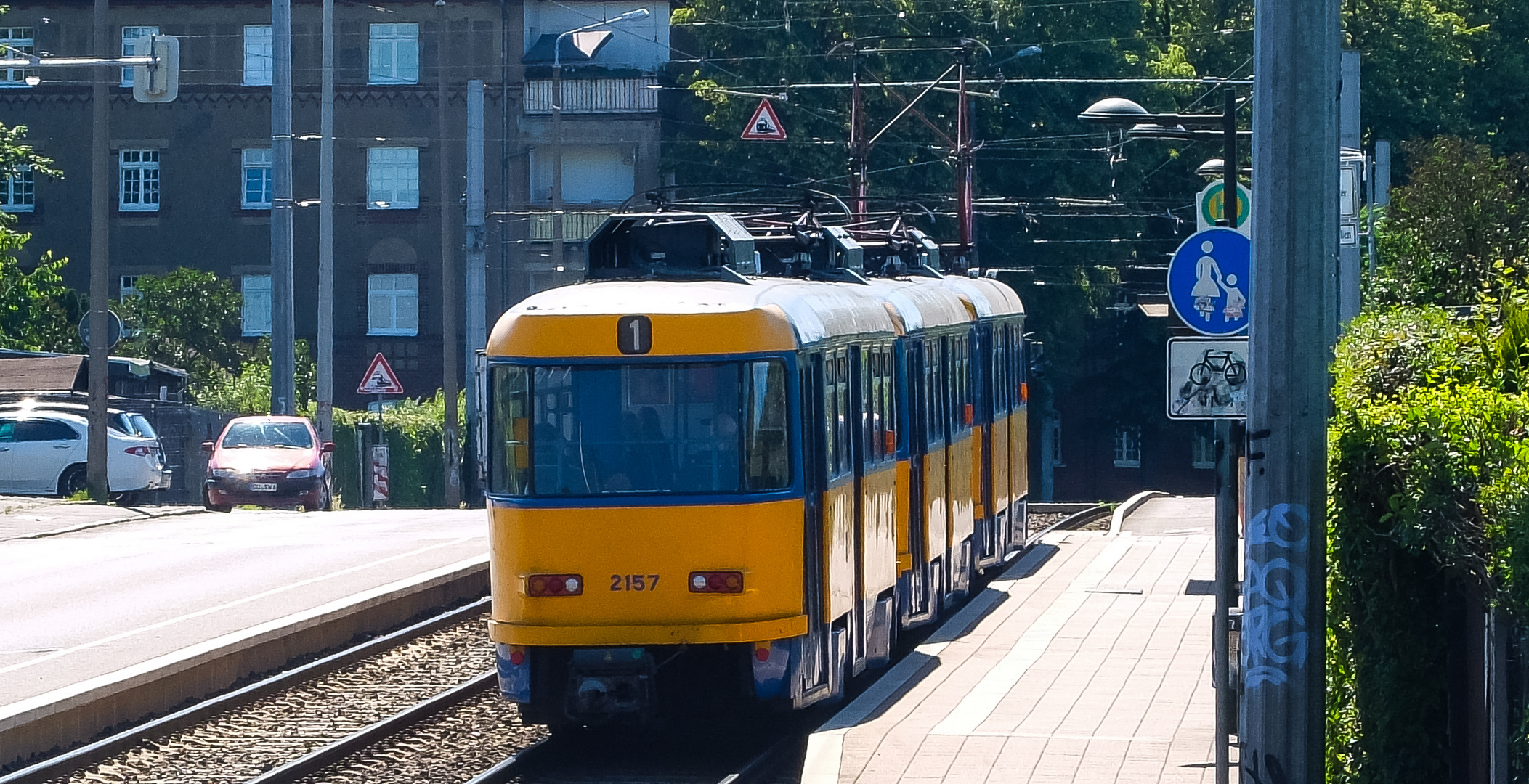 Drei Triebwagen auf Linie 1