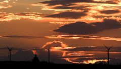 Drei Windräder und ´ne Kirche...