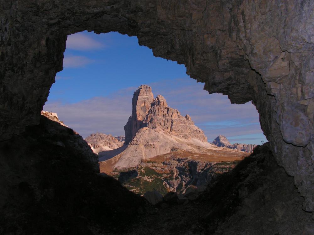 Drei Zinnen aus Höhle