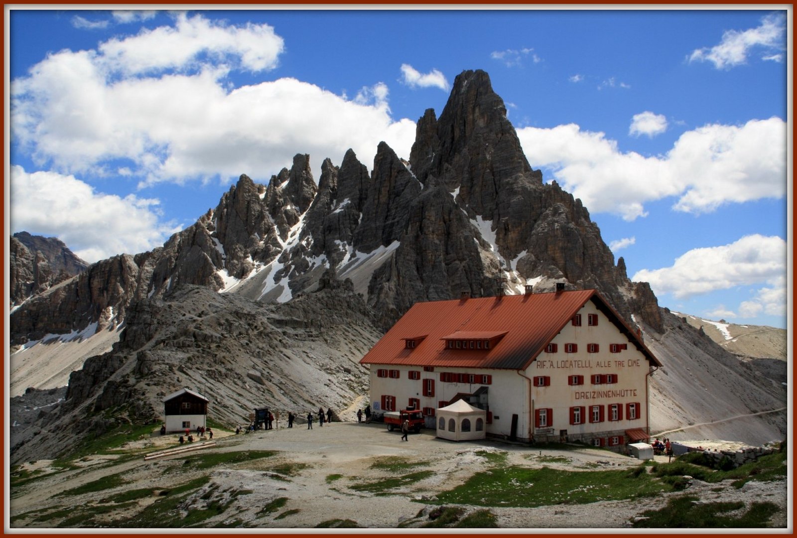 Drei-Zinnen-Hütte vor dem Paternkofel