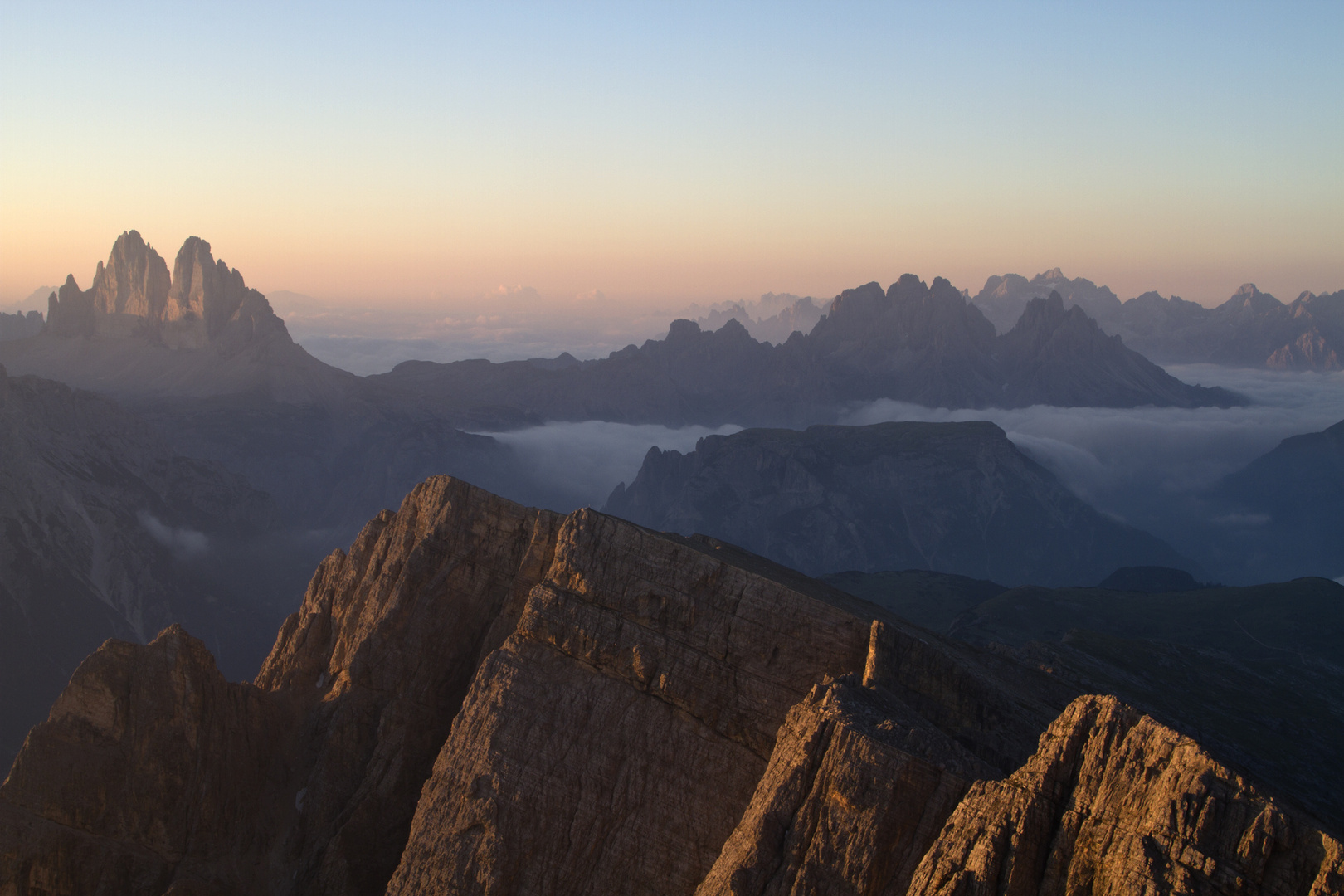 Drei Zinnen mit aufgehender Sonne vom Dürrenstein aus