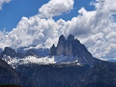 Drei Zinnen mit Wolken