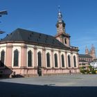 Dreifaltigkeitskirche Worms mit Dom St.Peter im Hintergrund.