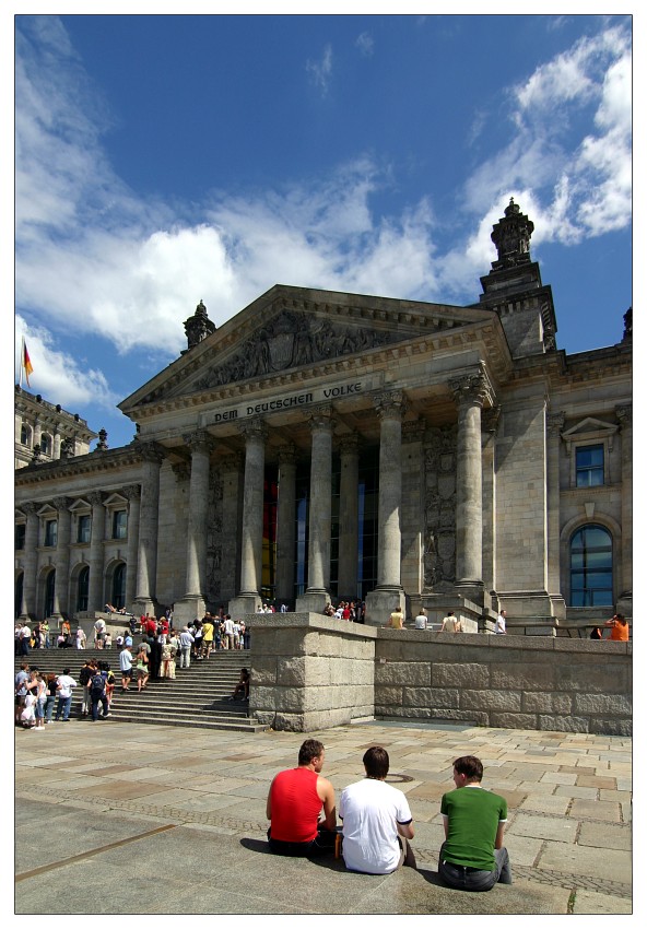 Dreifarbig vor dem Reichstag