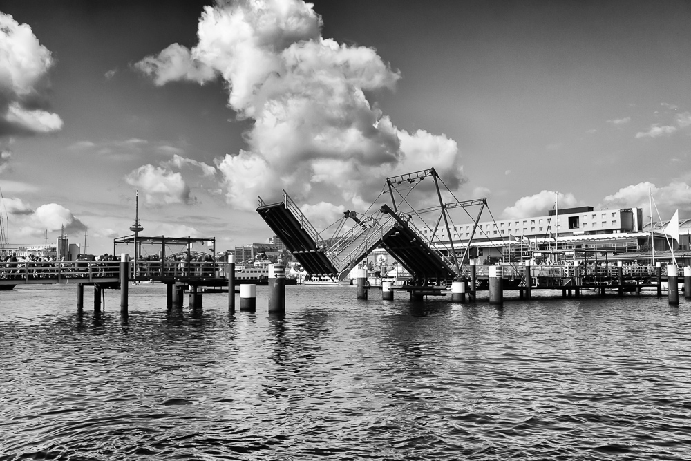 Dreifeldzugklappbrücke der Kieler Hörn