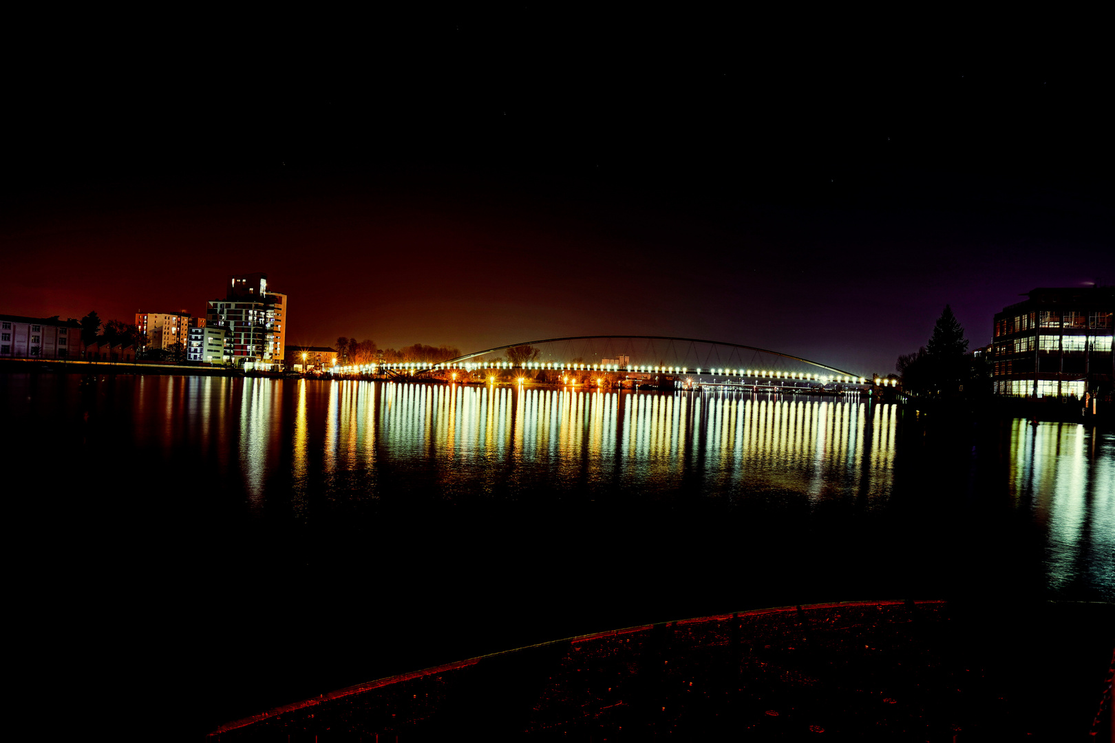 Dreiländerbrücke in Basel bei Nacht