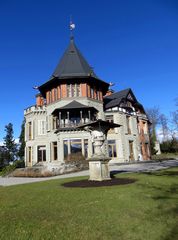 Dreilindenpark mit dem Musikkonservatorium ...