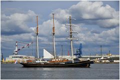 Dreimast-Toppsegelschoner "Gulden Leeuw" einlaufend