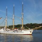 Dreimastgaffelschoner "Großherzogin Elisabeth" auf der Elbe in Hamburg