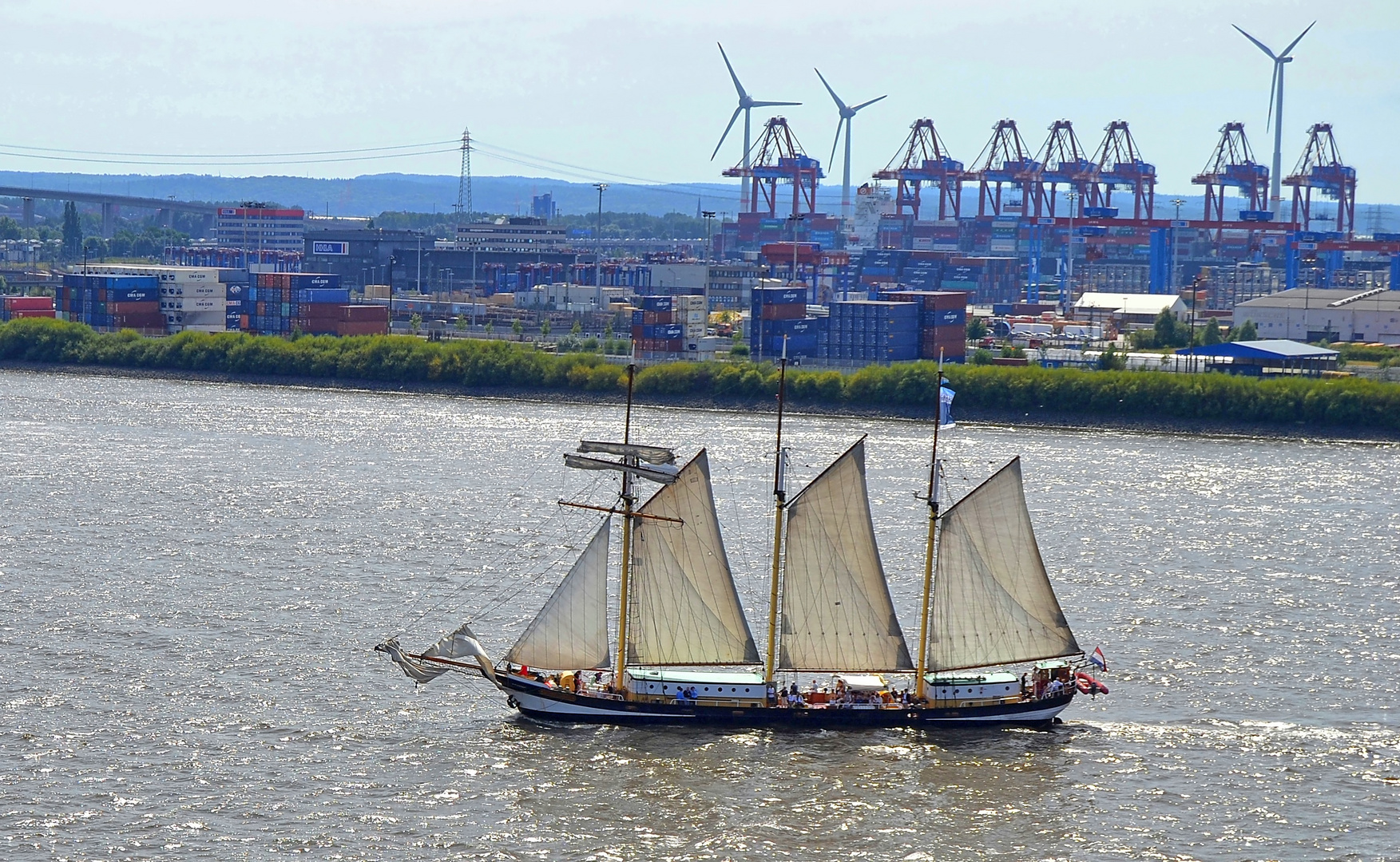 Dreimastschiff im Hamburger Hafen