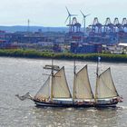 Dreimastschiff im Hamburger Hafen