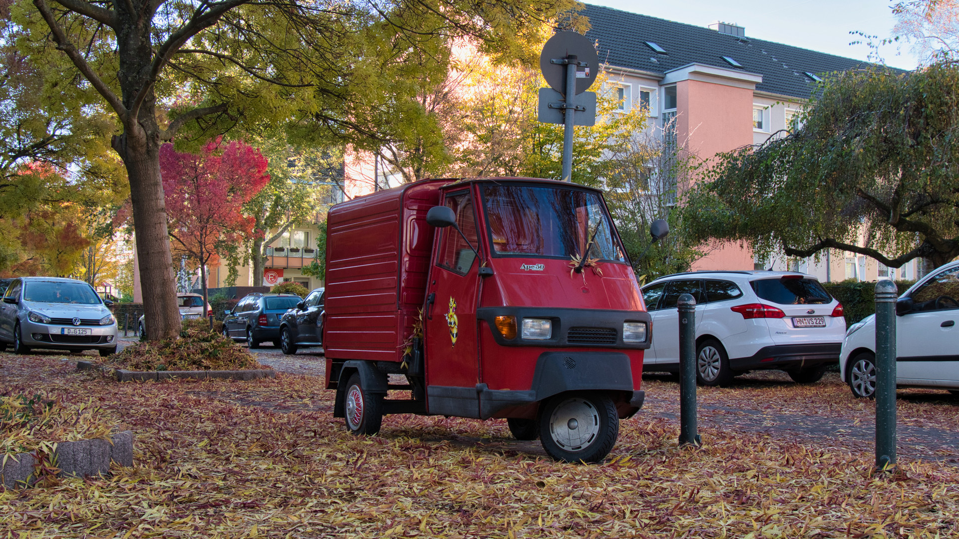 Dreirad im Herbstlaub