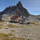 Dreizinnenhütte mit den Drei Zinnen