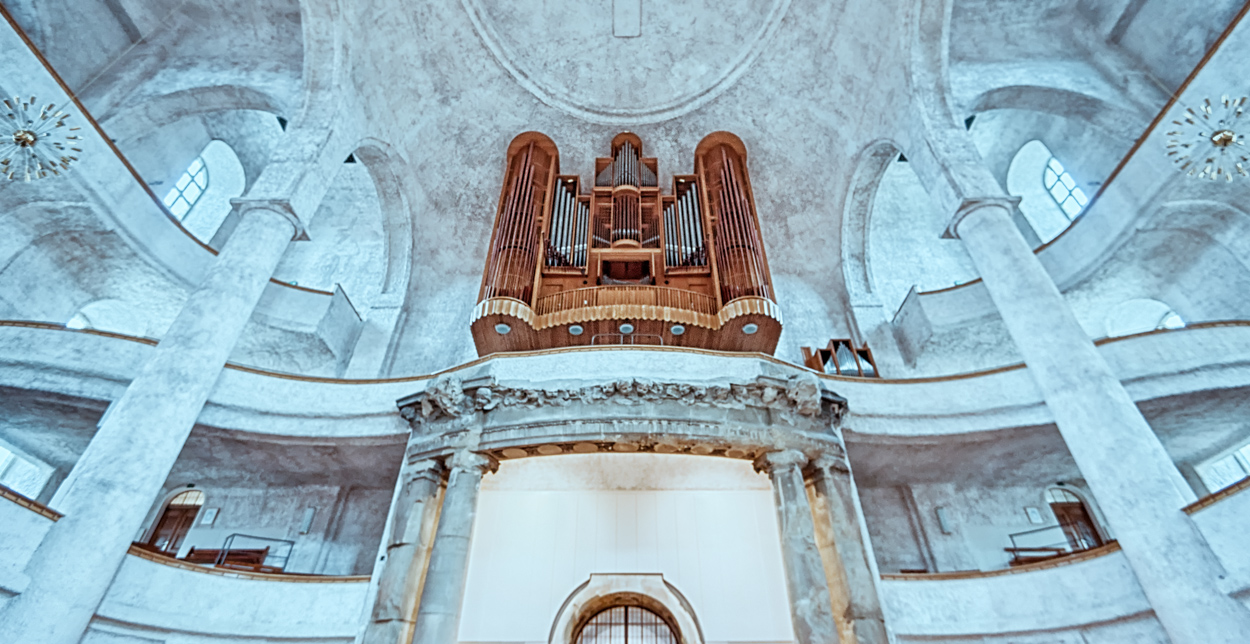 Dresden... #19 - Kreuzkirche, Blick zur Orgel