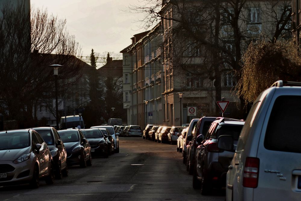 Dresden - Abendruhe in der Wüllnerstraße.