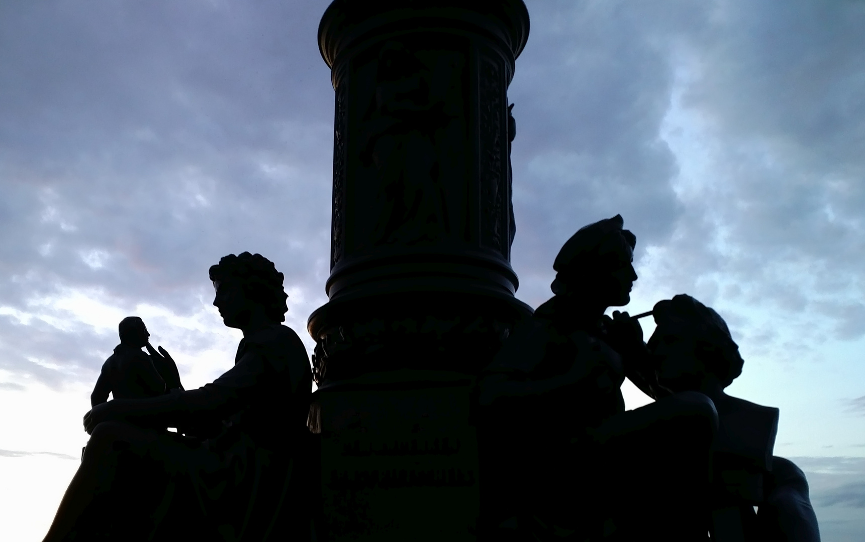 Dresden abends auf der Brühlschen Terrase