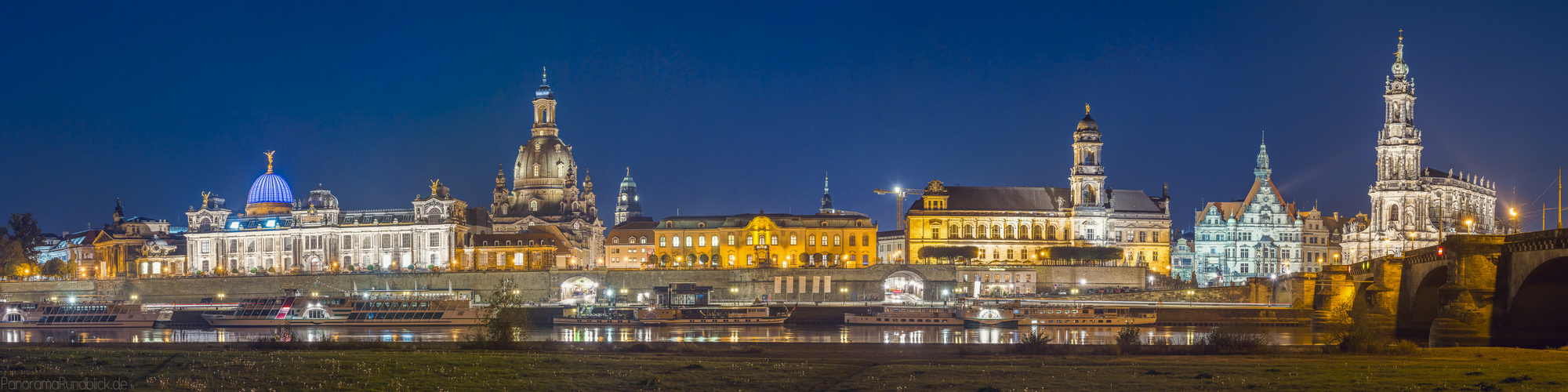 Dresden am Abend an der Elbe