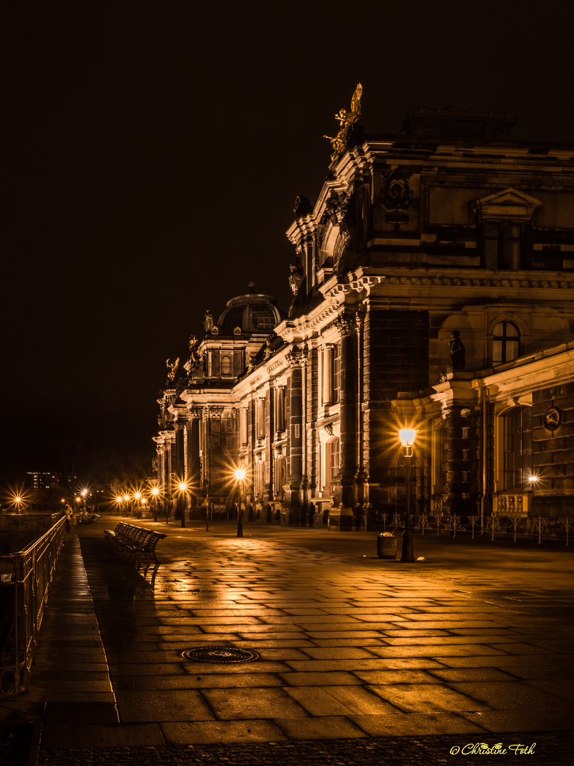 Dresden am Abend - Brühlsche Terrasse