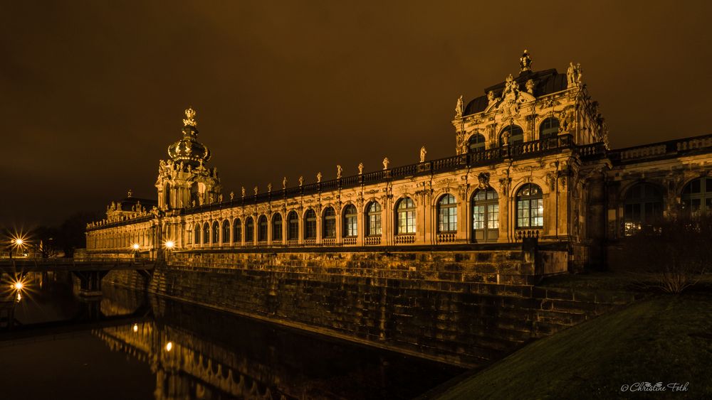 Dresden am Abend - Der Zwinger