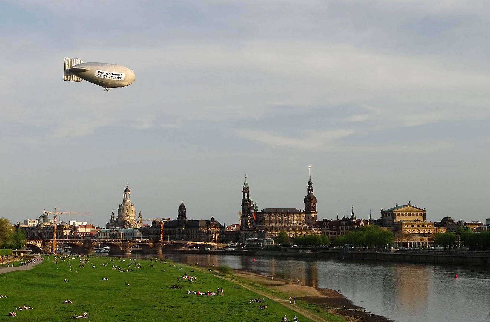 Dresden-Ansicht mit Luftschiff