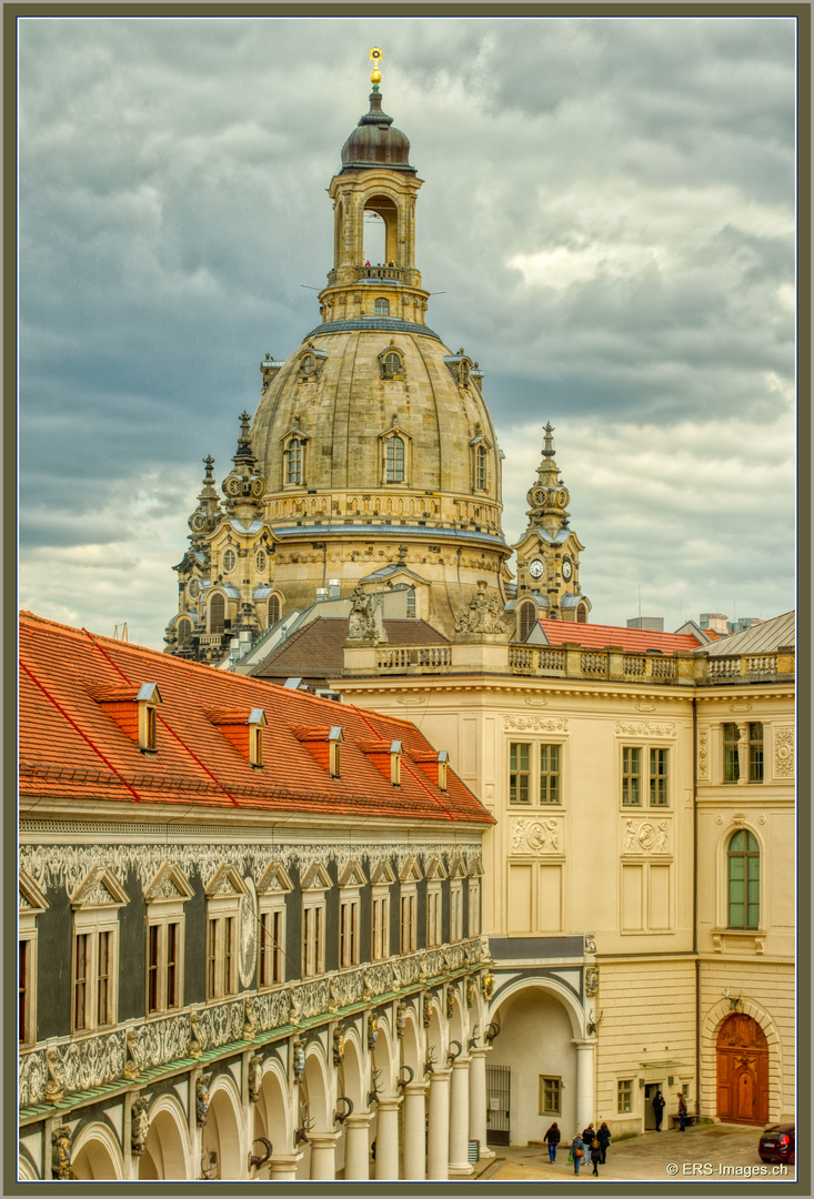 Dresden Ausblick durch Fensterglas in Stallhof mit Frauenkirche HDR 2019-05-03 095 (8) ©