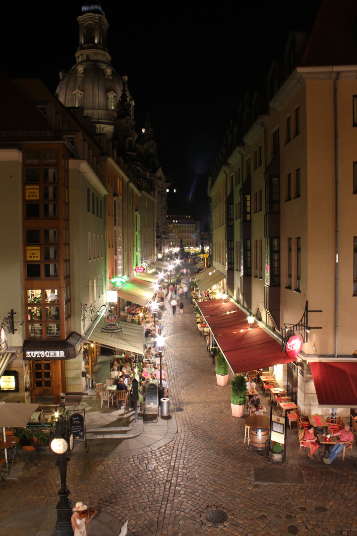 Dresden bei Nacht - Ein Blick auf die Frauenkirche von den Brühlschen Terassen