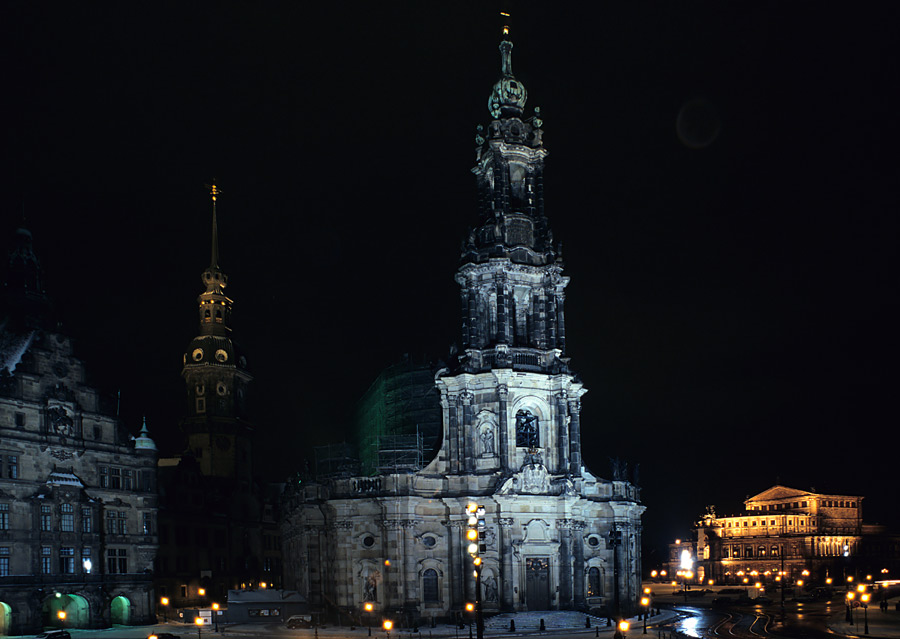 Dresden bei Nacht im Winter