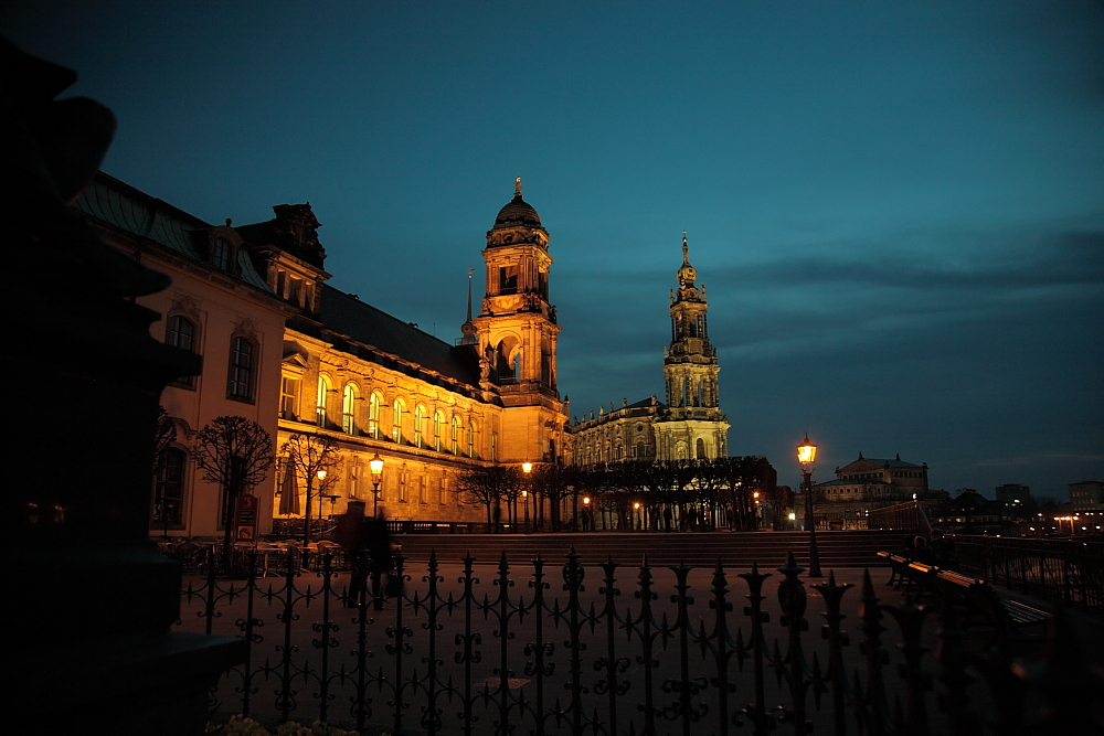 Dresden - beim nächtlichen Spaziergang entlang der Elbe!