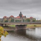 Dresden: Blick auf die Carolabrücke und die Sächsische Staatskanzlei