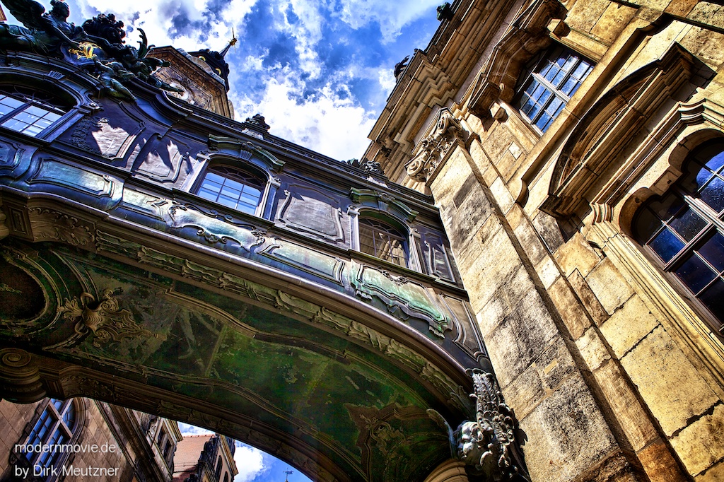 Dresden Brücke vom Schloß zur Hofkirche