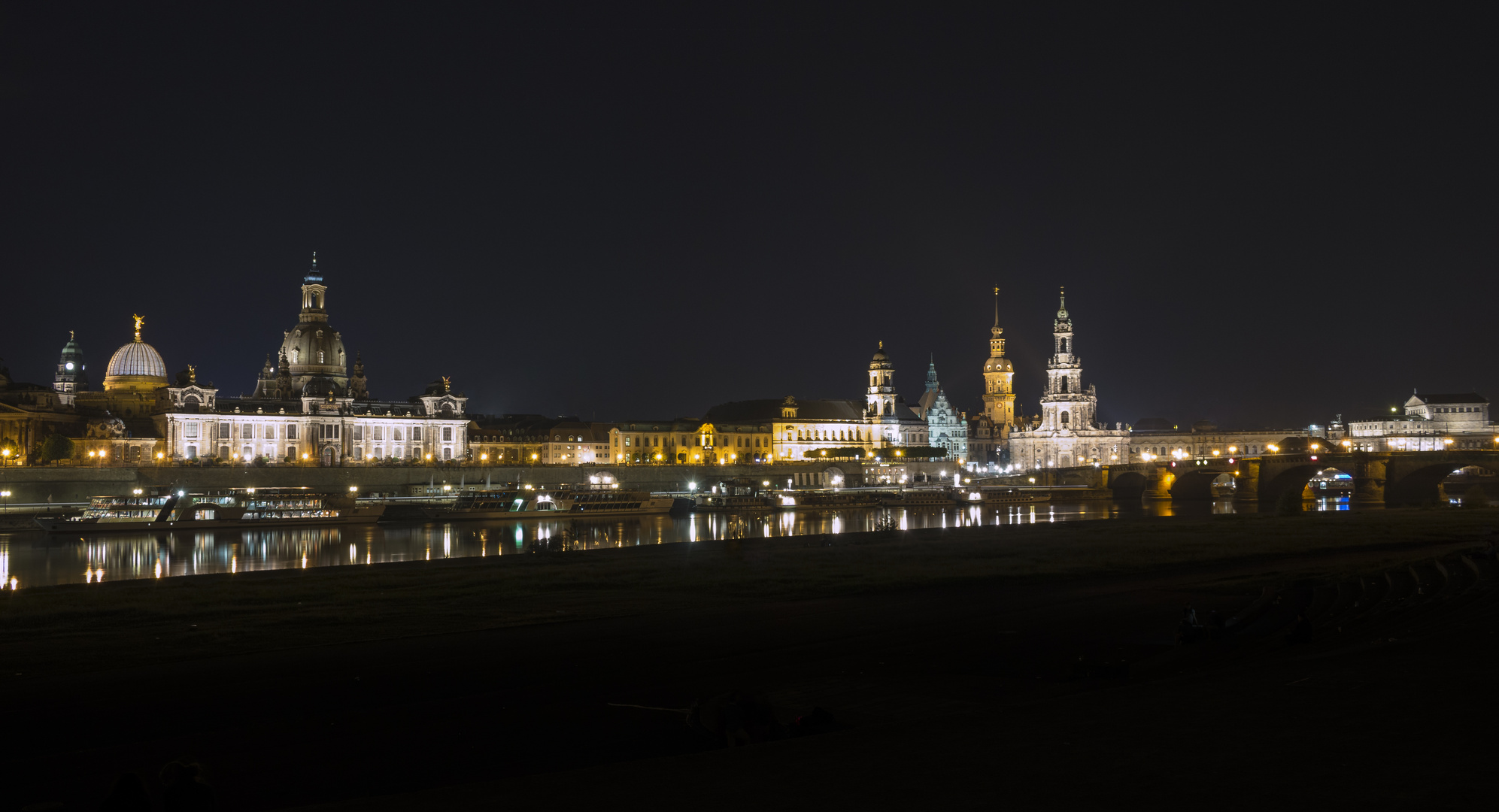 Dresden by night (Dresden classics)
