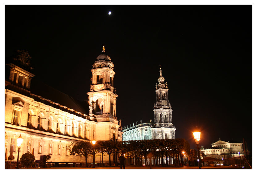 Dresden by night - Schloss, Hofkirche und Semperoper