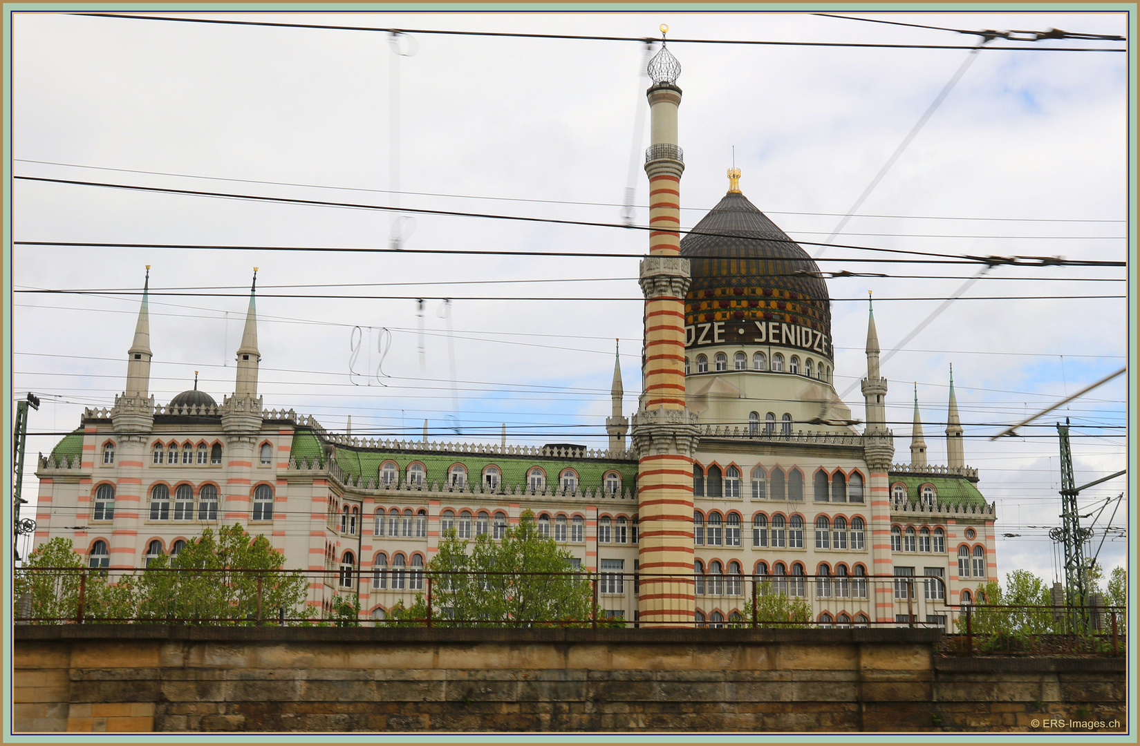 Dresden, das ehemalige Fabrikgebäude der Zigarettenfabrik -Yenidze- 2019-05-03 001 (3) ©