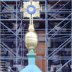 Dresden - Das neue Turmkreuz der Frauenkirche