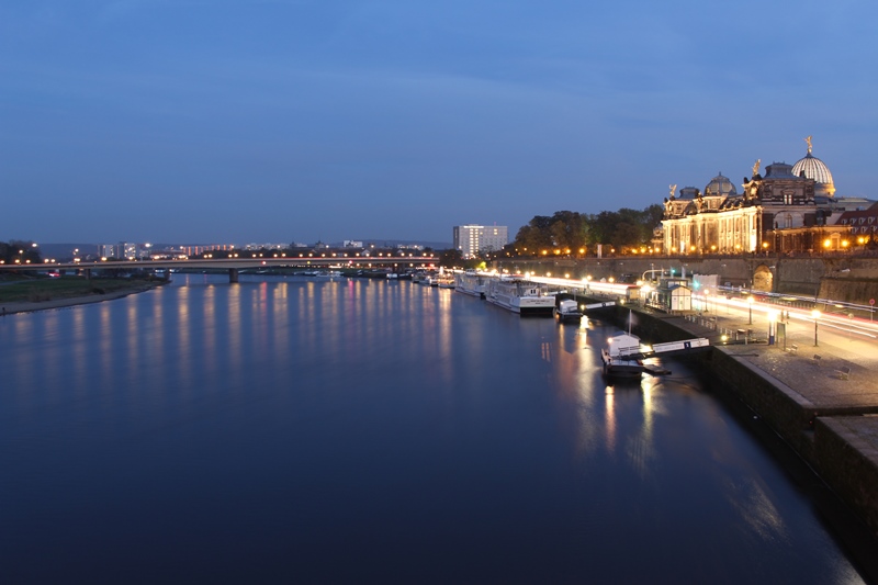 Dresden - Die Elbe zur Blauen Stunde