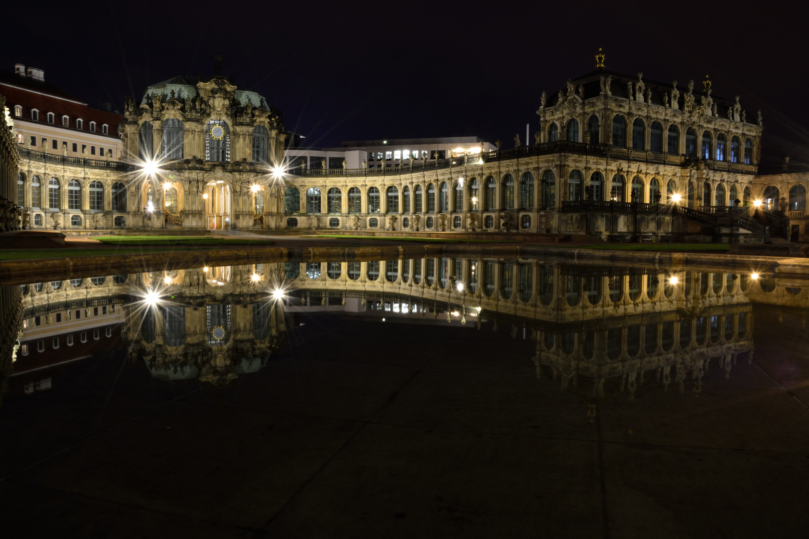 Dresden - Dresdner Zwinger mit Spiegelung