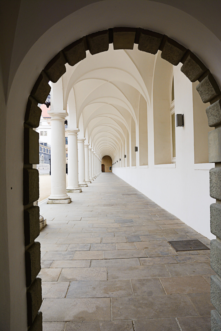 Dresden Durchgang zum Innenhof