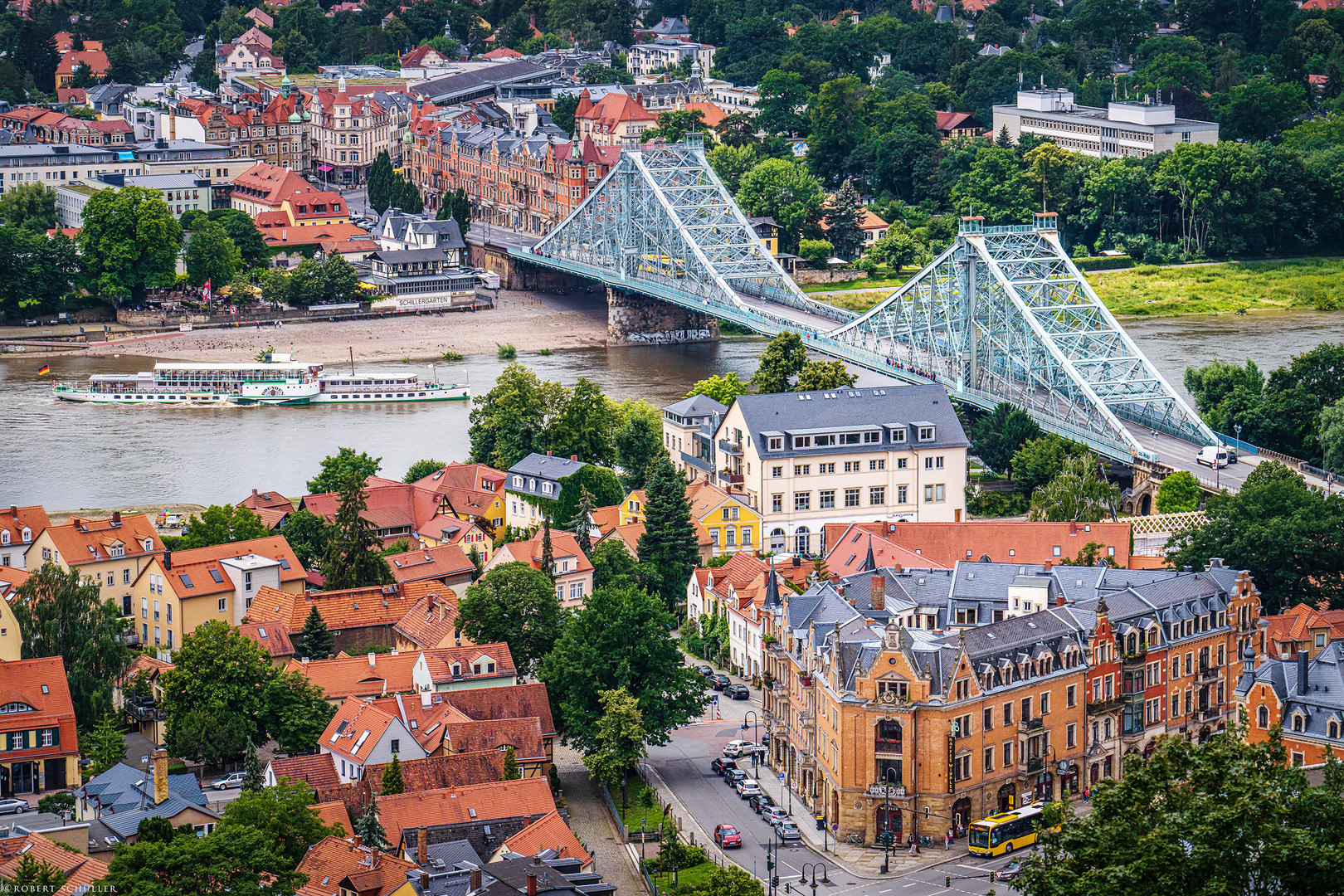 Dresden: Eine eiserne Brücke als Blaues Wunder.