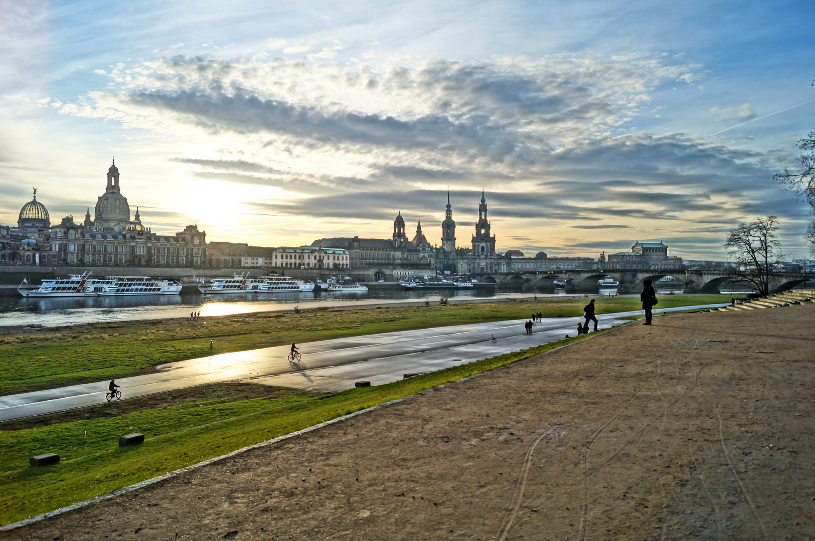 Dresden / Elbufer HDR