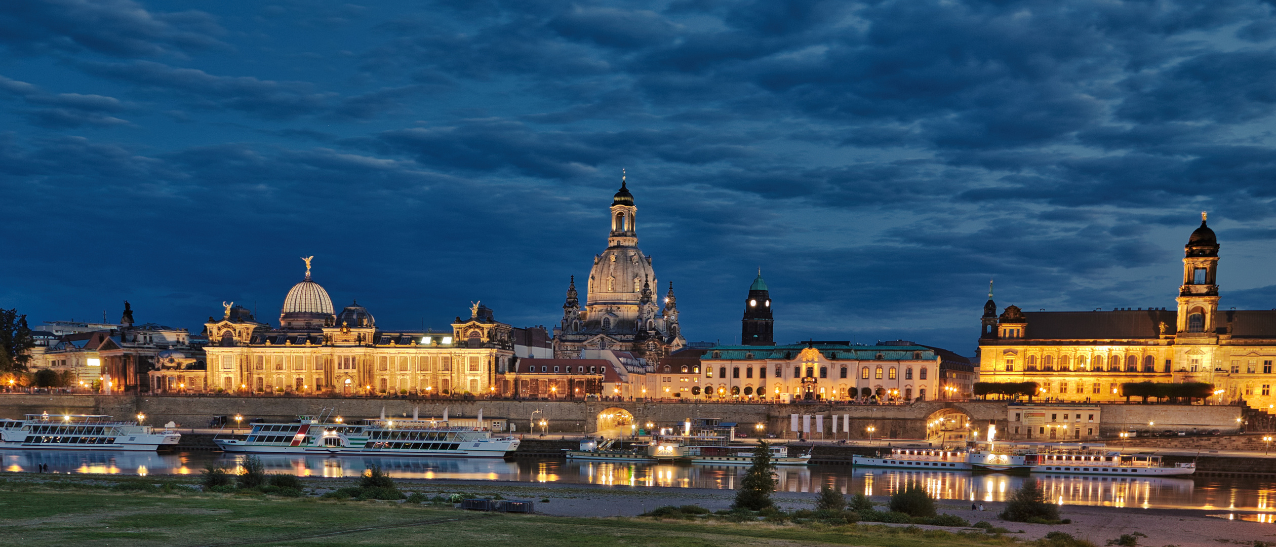 Dresden Elbufer zur "blauen" Stunde (2)