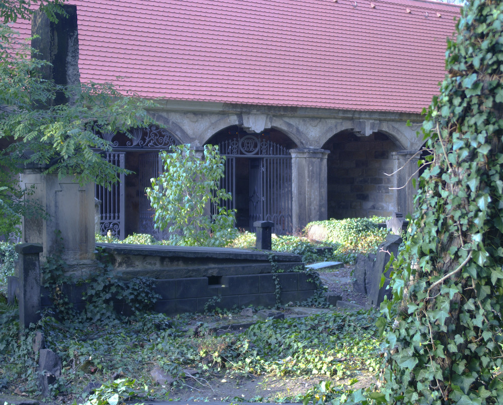 Dresden - Eliasfriedhof; Grufthäuser des dresd. Bürgertum´s