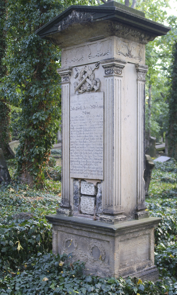 Dresden - Eliasfriedhof; Pest- & Armenfriedhof der Stadt Dresden; Grabstein des Bürgertums