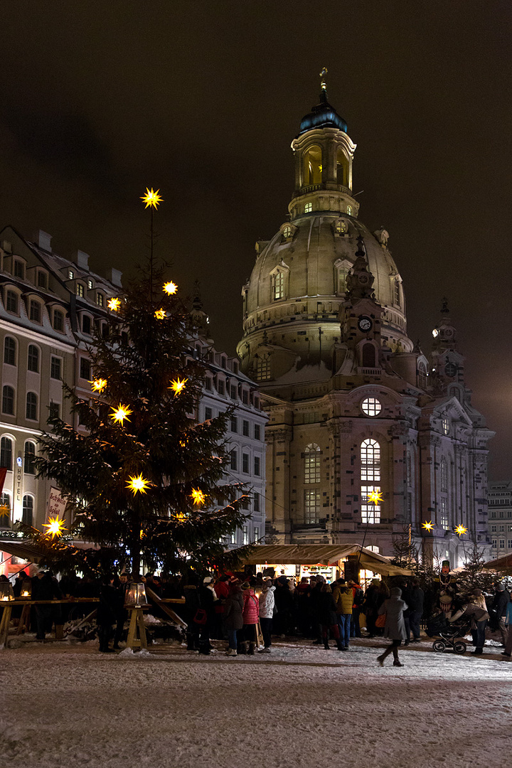 Dresden, Frauenkirche mit Weihnachtsmarkt