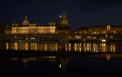 Dresden - Frauenkirche - Nacht - Mond - Spiegelung