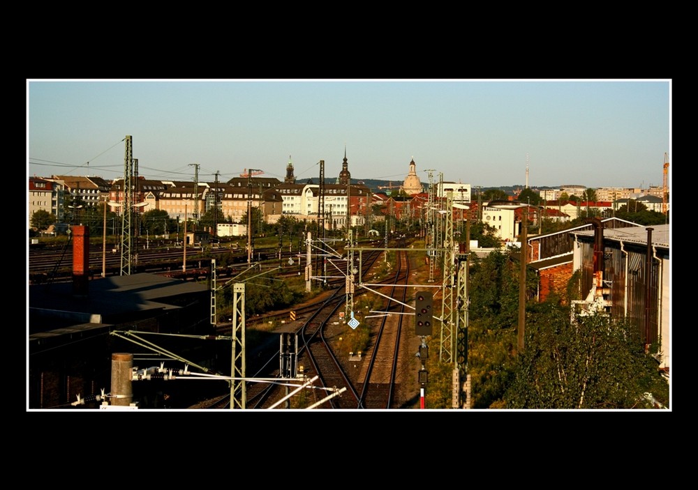 dresden-friedrichstadt mit blick auf die frauenkirche