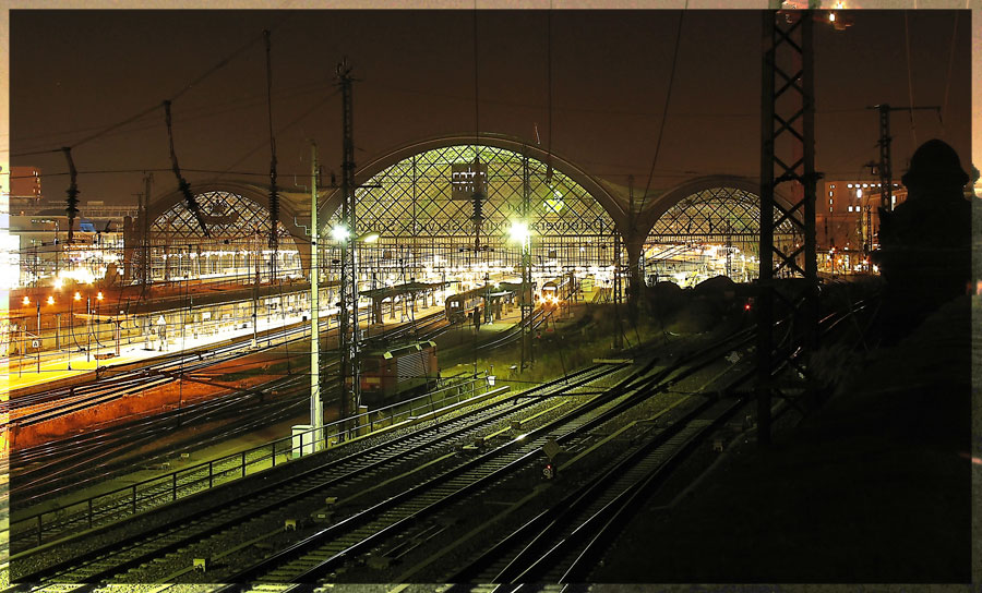 Dresden Hauptbahnhof bei Nacht